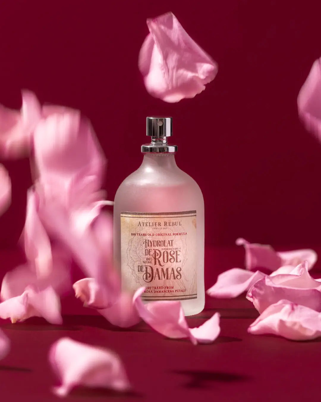 Damask Rose Hydrolat: ce este cum se obține și de ce este esențial pentru pielea ta