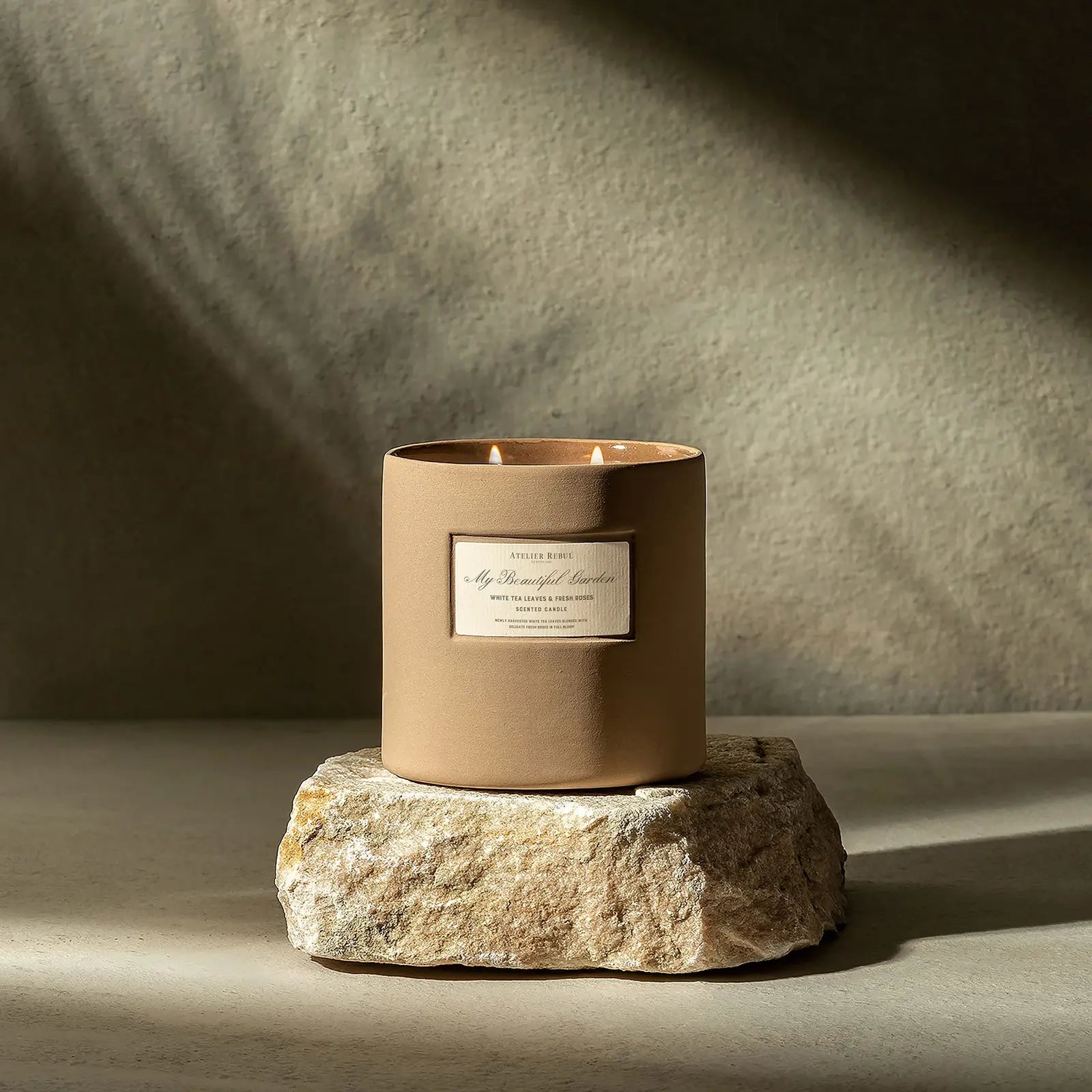 Lumânare parfumată White Tea & Fresh Roses - 650g - Lumânări parfumate